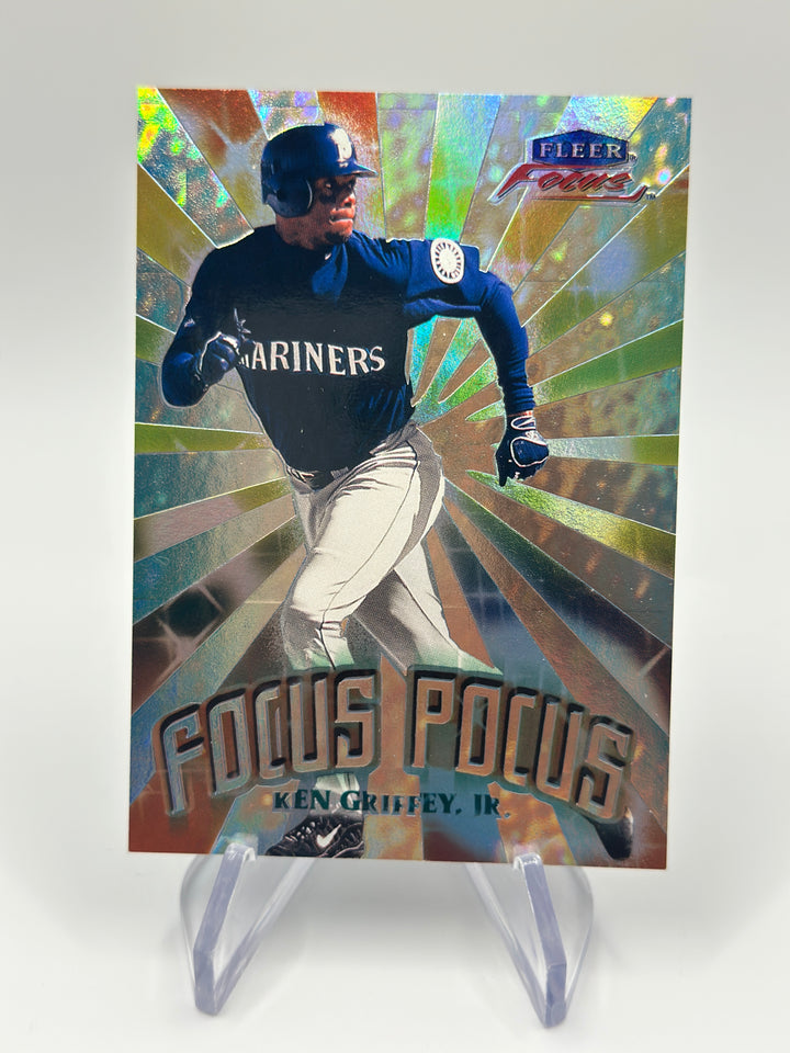2000 Fleer Focus Focus Pocus Ken Griffey Jr #8 of 10